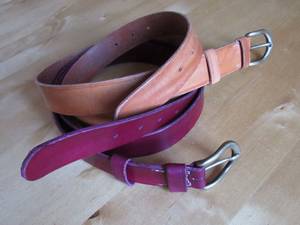Deux ceintures 30mm en cuir teinté